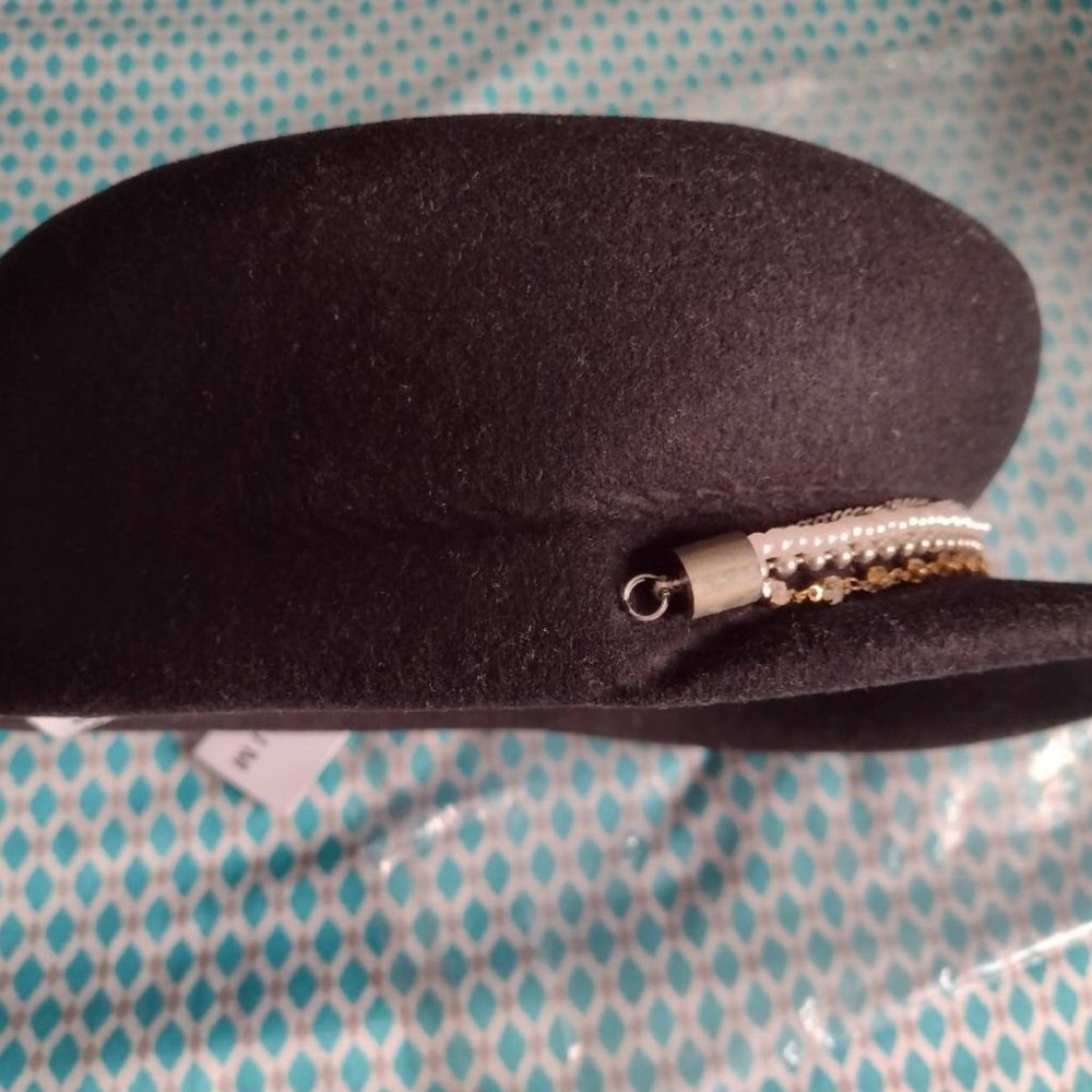 Eugina kim Sabrina hat